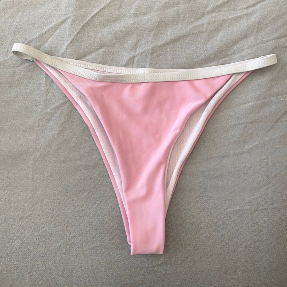 Thin bikini bottoms